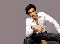 Adrien Brody,koszula, jeansy