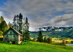 Domek, Góry, Mgła, Jeziorko, Trawa, Drzewa, HDR