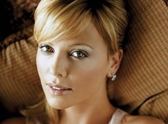 Charlize Theron,jasne, włosy
