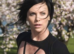 Charlize Theron,czarne, włosy