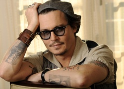Mężczyzna, Aktor, Johny Depp, Czapka, Okulary, Tatuaże, Uśmiech