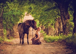Kobieta, Koń, Droga, Drzewa