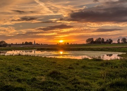 Staw, Zachód słońca, Drzewa, Domy