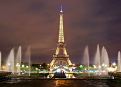 Wieża Eiffla, Fontanny, Paryż, Nocą