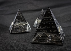 Figurki, Piramidy, Makro