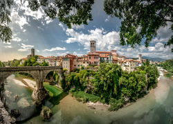 Rzeka, Most, Budynki, Drzewa, Panorama miasta, Włochy