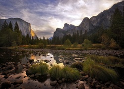 Stany Zjednoczone, Stan Kalifornia, Park Narodowy Yosemite, Góry, Rzeka, Kamienie