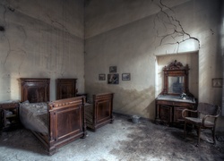 Zaniedbana, Stara, Sypialnia