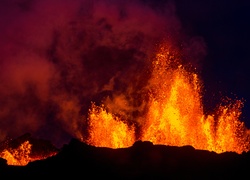 Wulkan, Krater, Erupcja