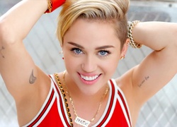 Miley Cyrus, Piosenkarka, Aktorka