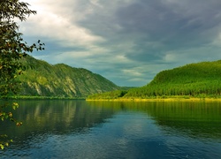 Rzeka, Drzewa, Wzgórza, Lasy