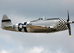 P-47D Thunderbolt, Prawy bok