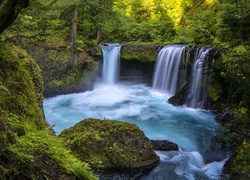 Rzeka White Salmon River, Wodospad Spirit Falls, Drzewa, Krzewy, Skały, Jesień, Oregon, Stany Zjednoczone