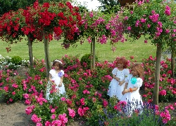 Dziewczynki, Ogród, Róże