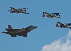 F-22, trzy, P-51