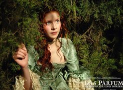 Perfume, Rachel Hurd-Wood, suknia, iglaki