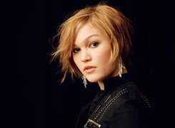 spojrzenie, Julia Stiles, kolczyki