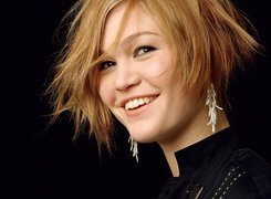 uśmiechnięta, Julia Stiles