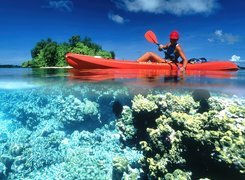 Rafy Koralowe, Kajak, Wyspa
