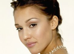 subtelna, Jessica Alba