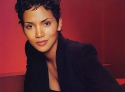 Halle Berry, czarna, marynarka