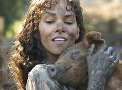 Halle Berry, Prosiaczek, Błotko