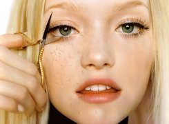 Gemma Ward, nożyczki, rzęsy