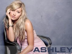 Ashley Tisdale, Krzesło