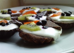 Babeczki, kiwi, czekolada