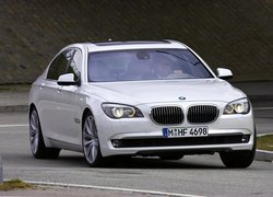 Biała, BMW F01, Tor, Zakręt