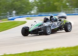 Ariel Atom, Tor, Sport, Kask