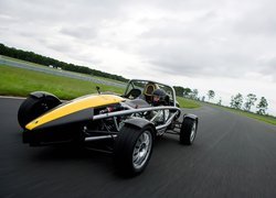 Przód, Ariel Atom, Kierowca