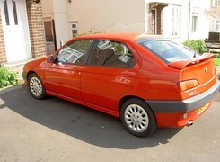 Czerwona, Alfa Romeo 146, Drzwi