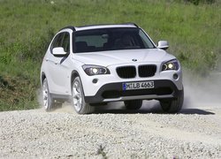 BMW X1, Jazda, Terenowa