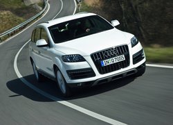 Audi Q7, Zakręty