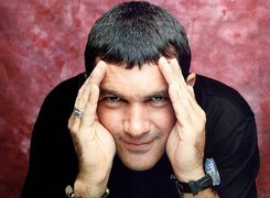 Antonio Banderas, Krótkie, Włosy