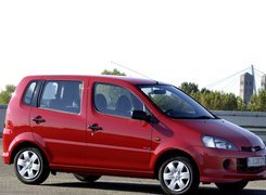 Czerwone, Daihatsu YRV, Van