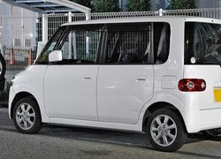 Białe, Daihatsu Tanto, Lampa