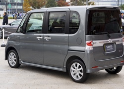 Daihatsu Tanto, Custom
