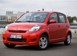 Daihatsu Sirion, Czerwony, Hatchback