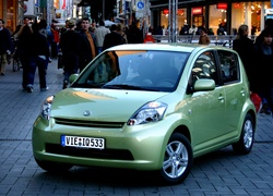 Daihatsu Sirion, Deptak, Miasto