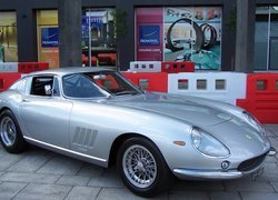 Srebrne, Ferrari 275