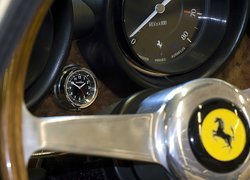 Ferrari Daytona, Kierownica, Zegary