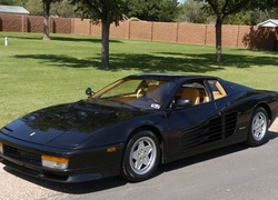 Czarne, Ferrari Testarossa