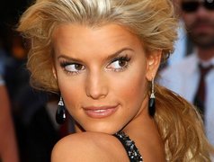 Jessica Simpson, Spojrzenie, Kolczyki