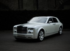 Rolls-Royce Phantom, Masywny, Zderzak