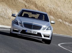 Mercedes E63, Kontrola, Trakcji