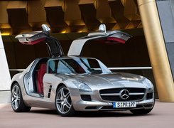 Mercedes Benz SLS, Czerwone, Skóry