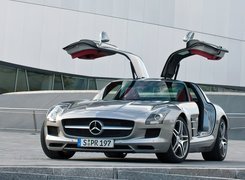 Mercedes Benz SLS