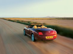 Bordowy, Bentley Continental GTC, Szosa